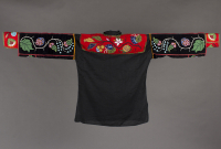 Ojibwa%20artist%2C%20%3Cb%3E%3Ci%3E%20Shirt%3C%2Fi%3E%3C%2Fb%3E%2C%20ca.%201860%2C%20cotton%20cloth%2C%20wool%2C%20velvet%2C%20and%20glass%20beads%2C%20The%20Elizabeth%20Cole%20Butler%20Collection%2C%20no%20known%20copyright%20restrictions%2C%2087.88.3B